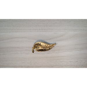 Vintage BSK Gold Tone Leaf Brooch Pin Textured Openwork Botanical Jewelry